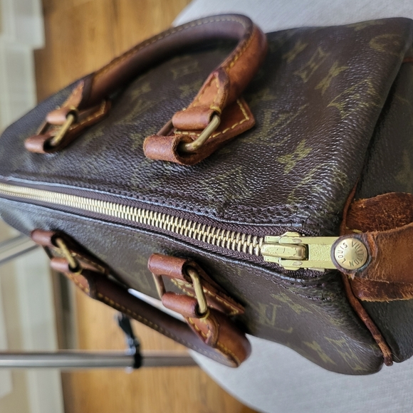 Authentic Louis Vuitton Speedy 25 Monogram Canvas Vintage Handbag. w/COA. - Picture 6 of 12